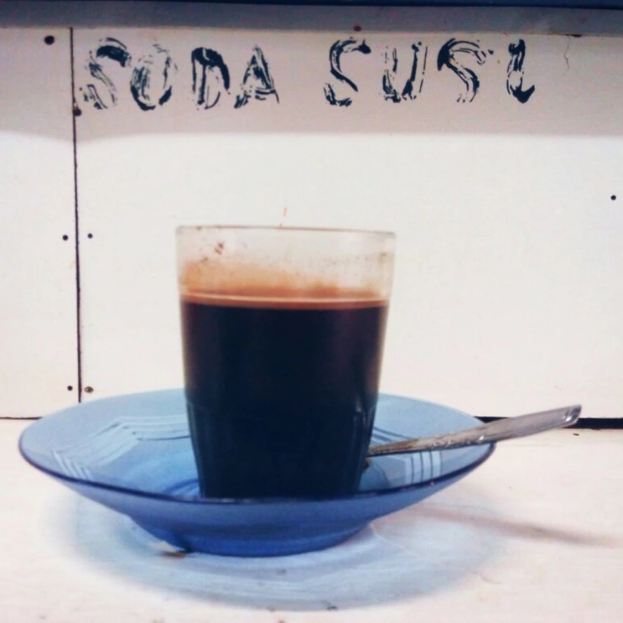 kopi dalam gelas di Jalan Tanahabang IV