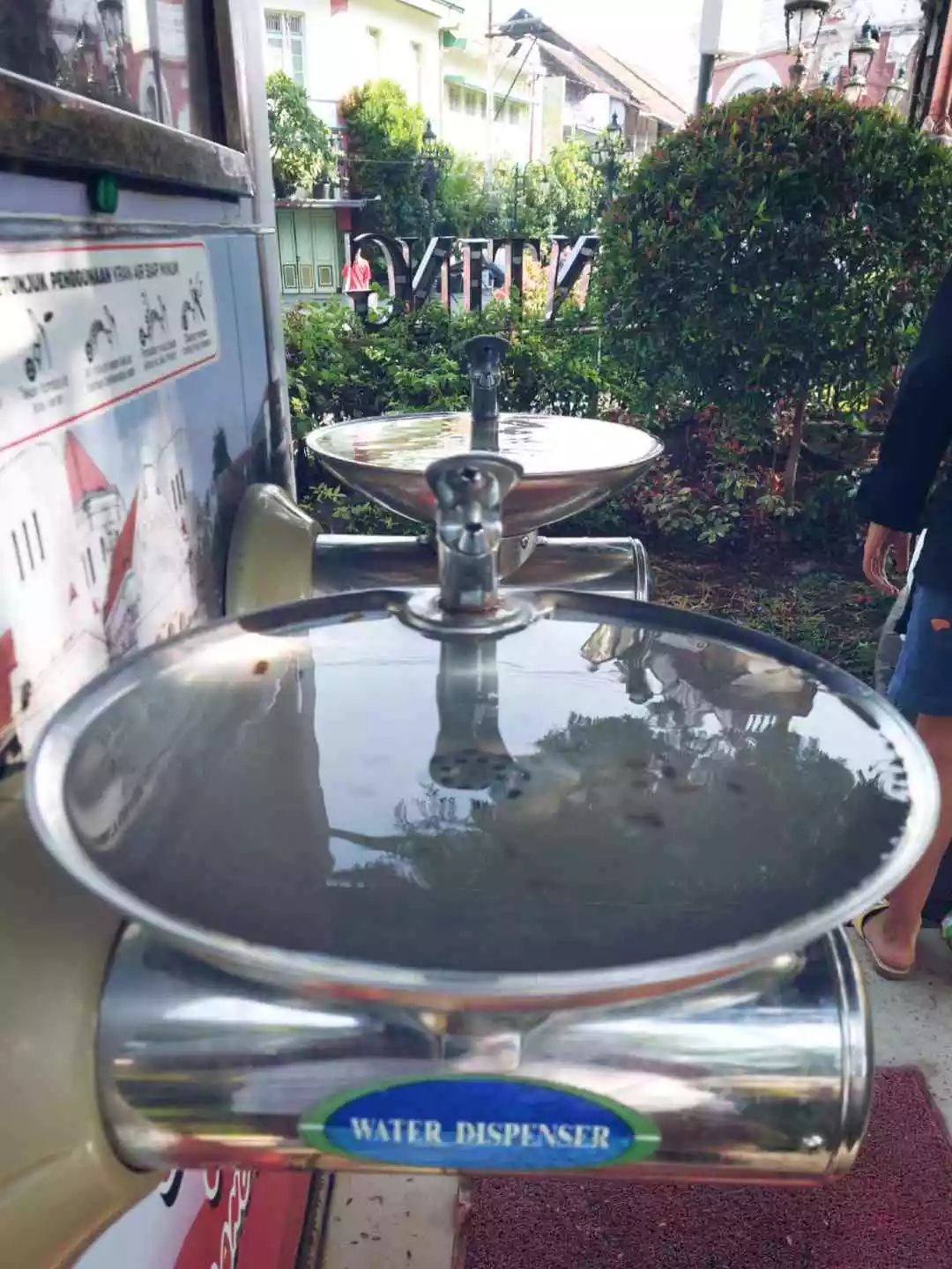 Tap water fountain atau air minum muncrat di Kota Lama Semarang 