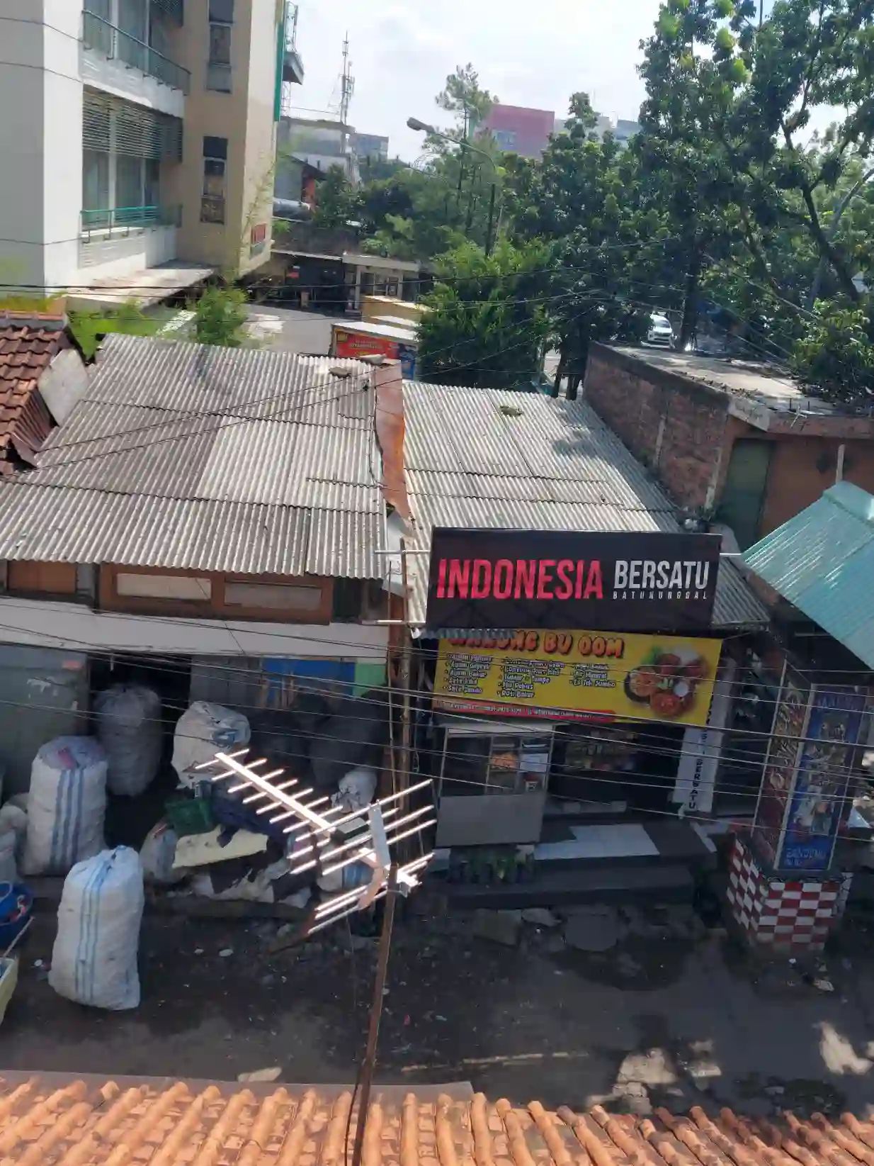 warung Bu Oom di Jalan Jatinegara, Kebonwaru, Bandung, Jabar