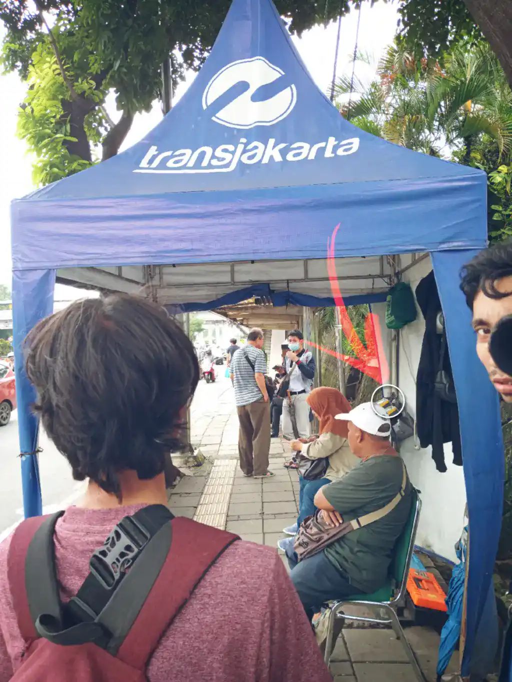 Tenda sebagai halte darurat Transjakarta