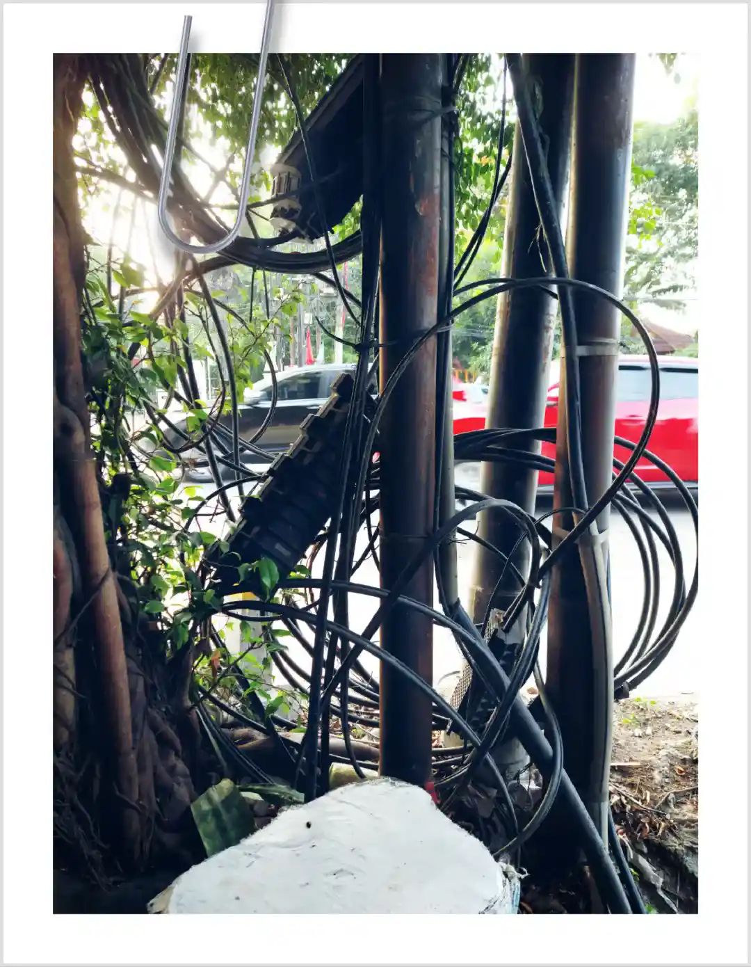 Infrastruktur uèluik ndembik kabel optik ala Bekasi 