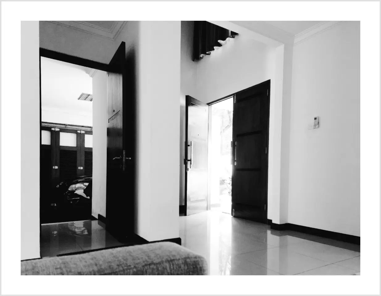 Rumah modern indah tidak mewah di kawasan premium Jakarta 