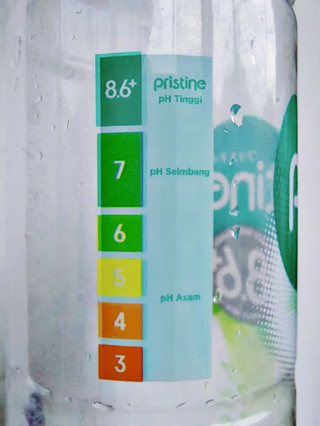 Infografik skala pH air botolan Pristine 